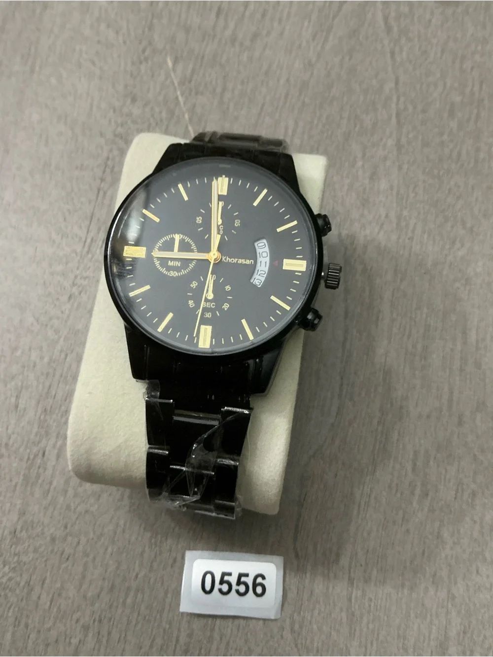 Black and Gold Men's Wristwatch with Date Window